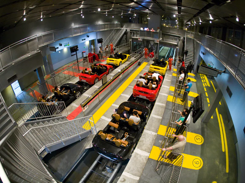 Море адреналина — тематический парк Ferrari World Абу-Даби из Рас Аль Хаймы — фото 7, Рас-эль-Хайма | Покатаем