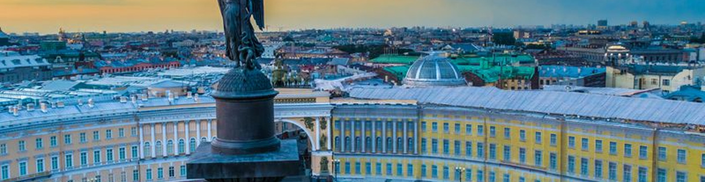 Дворцовая площадь для детей и их родителей
