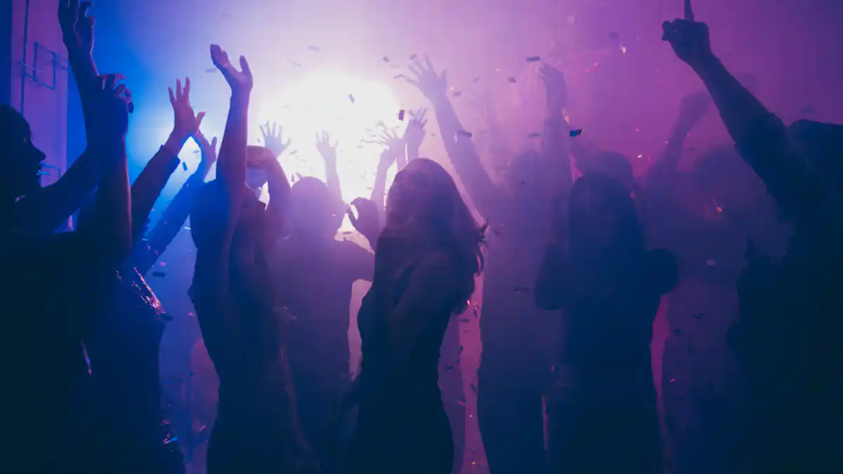 Amsterdam: Original Pub Crawl Party with VIP Entrance | Alle Travel