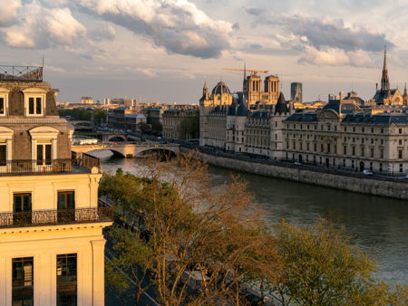 Площадь Дофин