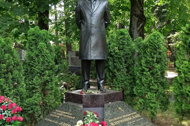 Новодевичье кладбище — место упокоения великих — фото 3