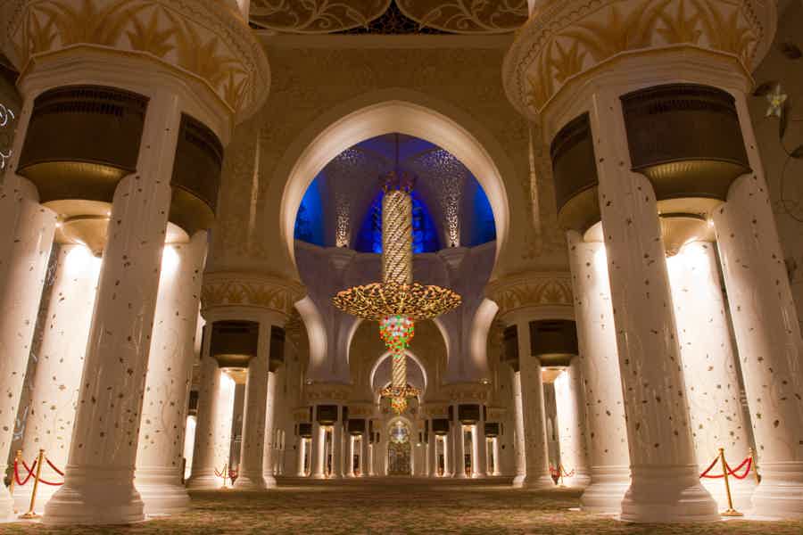 Парк «Мир Феррари» с обедом и мечеть Шейха Зайда из Шарджи - фото 2