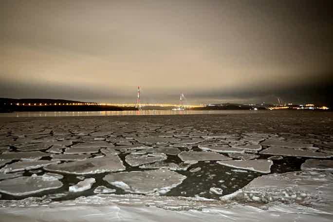 Владивосток портовый город днем и ночью