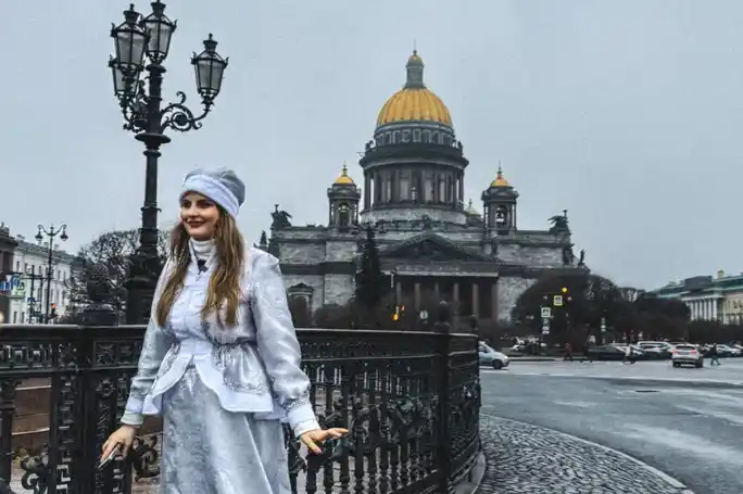 Со Снегурочкой по Петербургу: настоящая новогодняя экскурсия
