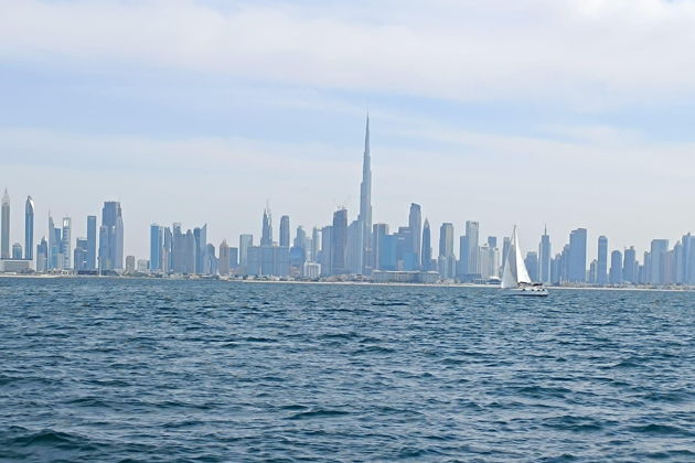 Виды Групповой Тур на парусной яхте в Дубае с видами на Бурдж Халифу и Даунтаун
