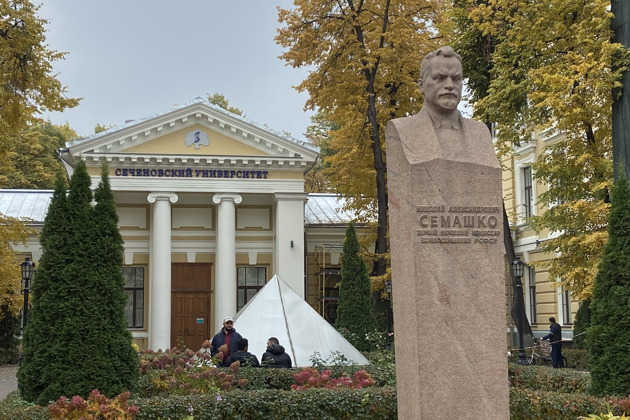 «Дорога жизни» – прогулка по клиническому городку