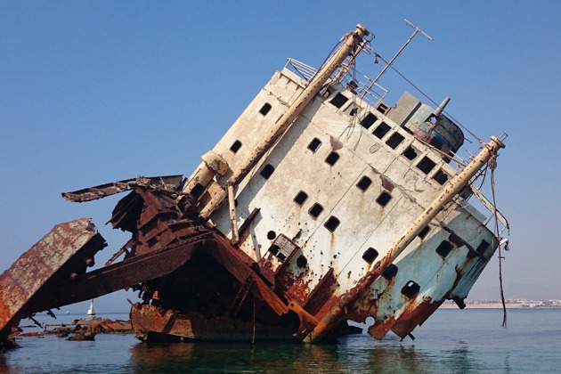 Морская прогулка на яхте к затонувшему кораблю — остров Тиран