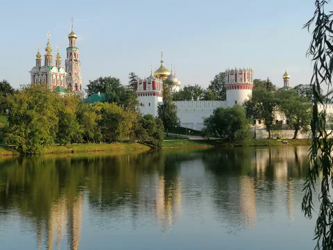 Новодевичье: прогулка вдоль монастыря и экскурсия по кладбищу