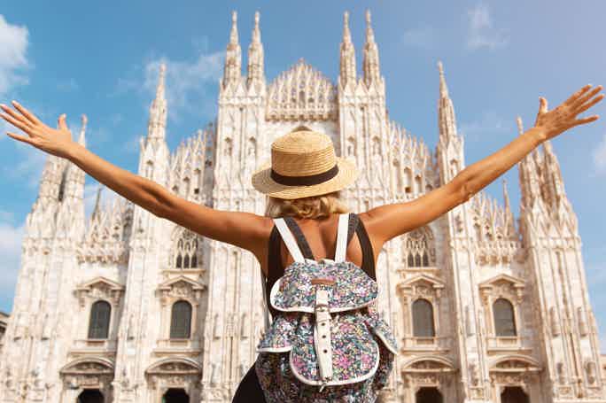 Milan: Skip-the-Line Group Guided Tour of Milan Duomo & Terrace