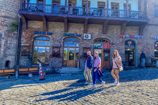 Виды Пешеходная экскурсия по Тбилиси: дегустация вин, канатная дорога и посещение пекарни