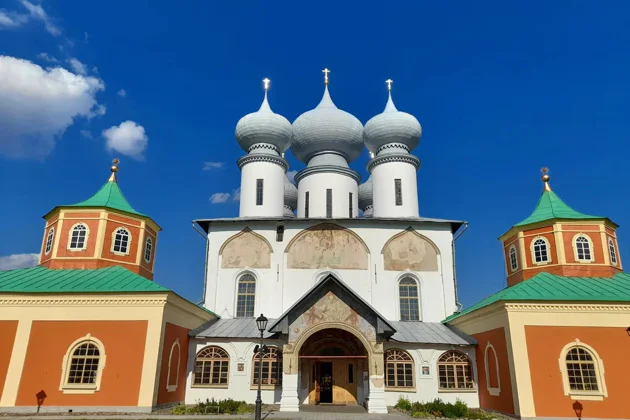 Тихвинский Богородичный Успенский мужской монастырь — экскурсия, Тихвин | Покатаем
