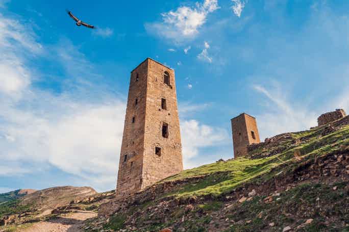 Прогулка над пропастью: древняя крепость Старый Кахиб и Гоор 