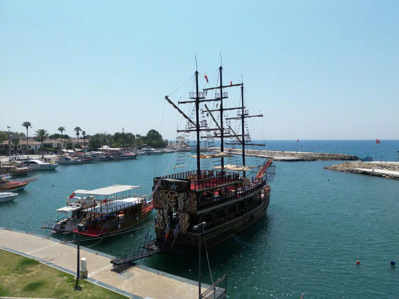 Морская прогулка на лодке с обедом, пенной вечеринкой и купанием — фото 3, Сиде | Покатаем