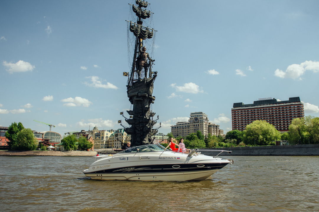 На яхте с капитаном по центру Москвы до Кремля, Лужников или Москва-Сити — фото 8