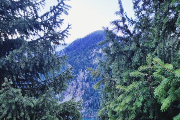 Виды Тургеньский водопад и озеро Иссык