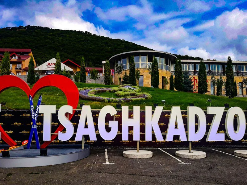 Прекрасный Цахкадзор, монастырь Кечарис и канатная дорога — фото 4, Ереван | Покатаем
