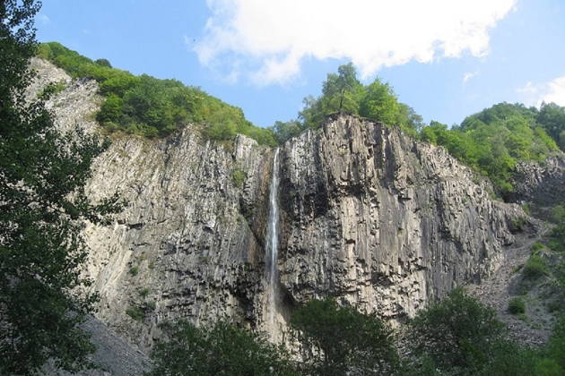 К водопаду Афурджа и горе Бешбармаг