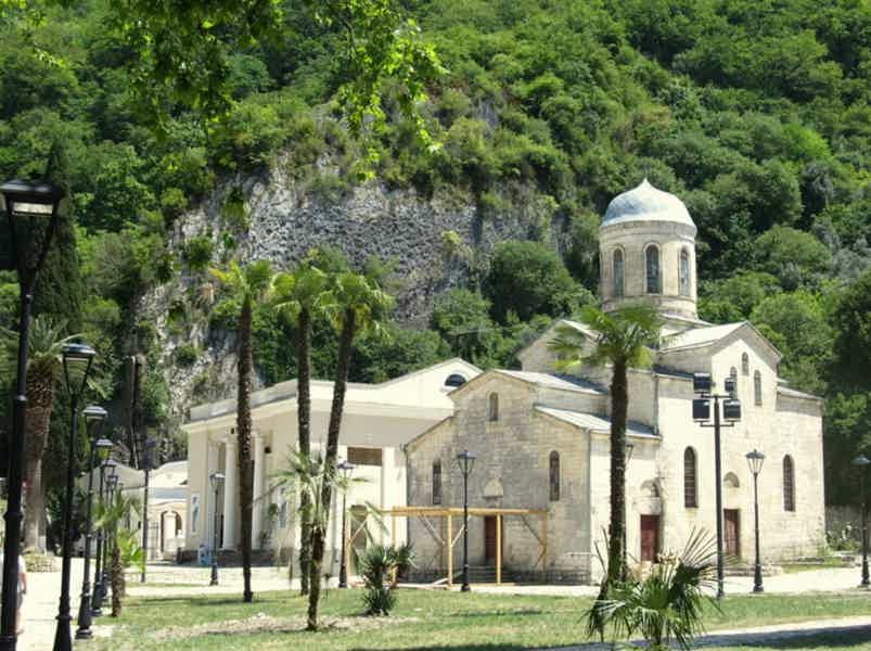 Дорогой веры: Путешествие по святым местам Абхазии - фото 1