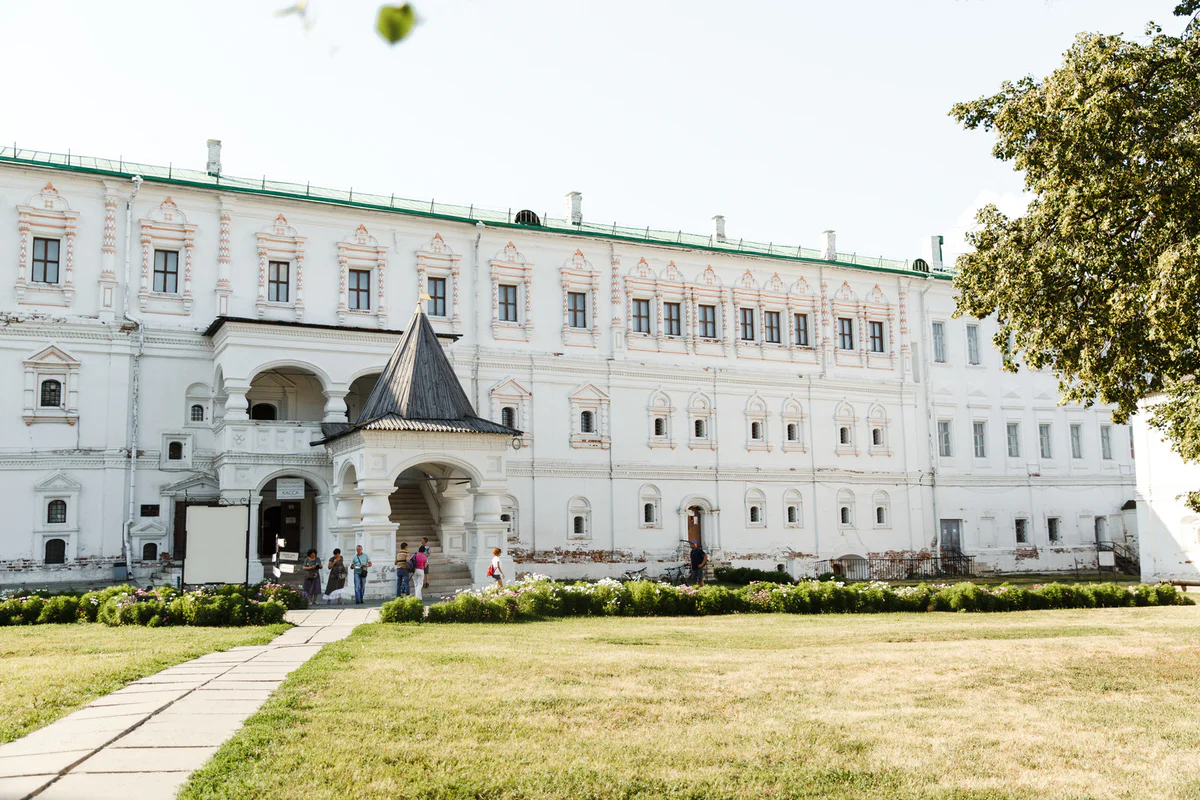 Резные узоры Рязани: кремль, Ока и деревянные терема, кадр 7