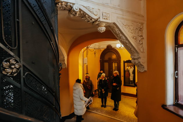 Фото к экскурсии Магия «Ромашки». Экскурсия с посещением парадной доходного дома Елисеевых