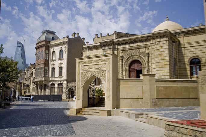 Старый город Баку и дом-музей братьев Нобель