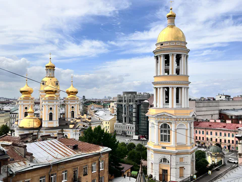 Петербург наизнанку: дворы, парадные и головокружительная панорама