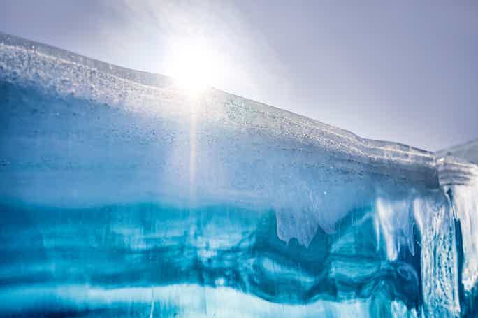Зимний Байкал — на коньках по самому большому катку в мире
