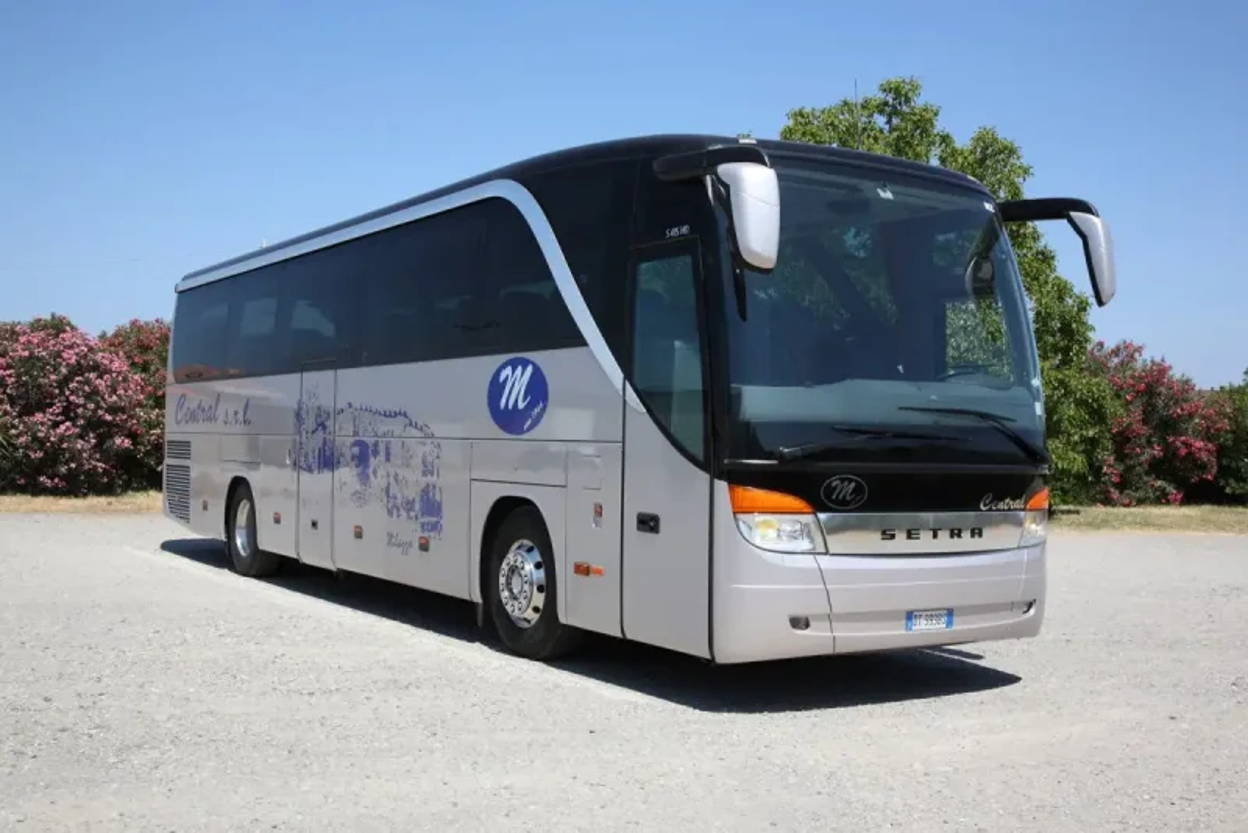 Туристический автобус цена. Setra 415 автобус. Setra 50 мест. Автобус экскурсионный Setra. Автобус Setra 50 мест.