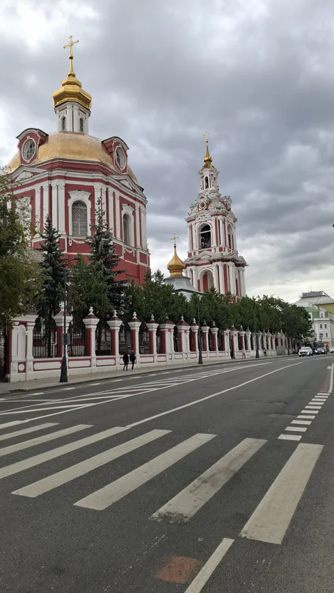 Царским путем по Басманной слободе: роскошь, деньги и скандалы
