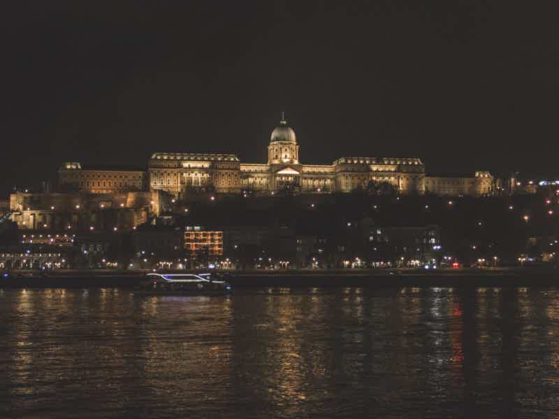 Budapest: Flussfahrt mit Candle-Light-Dinner und Live-Musik - photo 1
