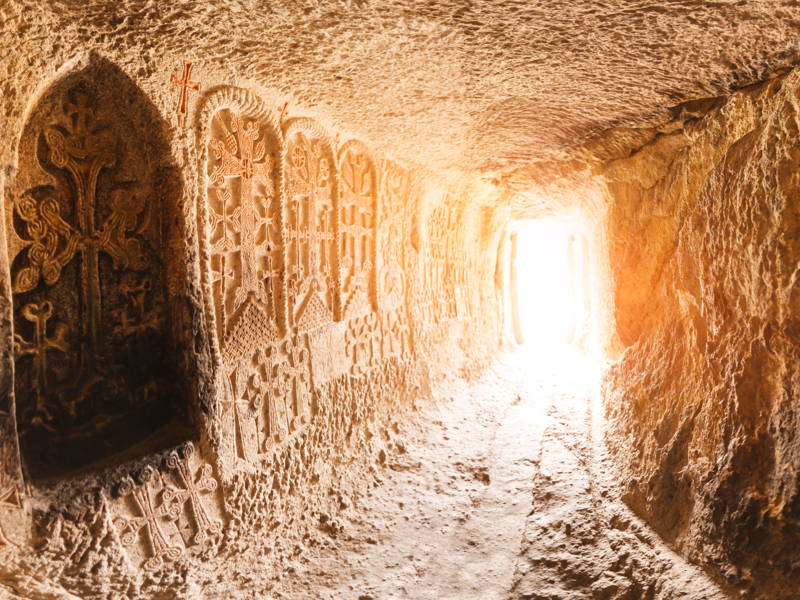 Арка Чаренца, языческий храм Гарни, пещерный монастырь Гегард