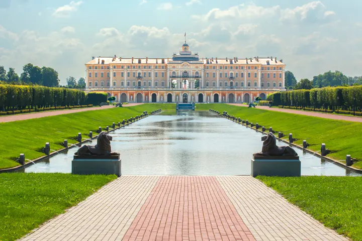Константиновский дворец