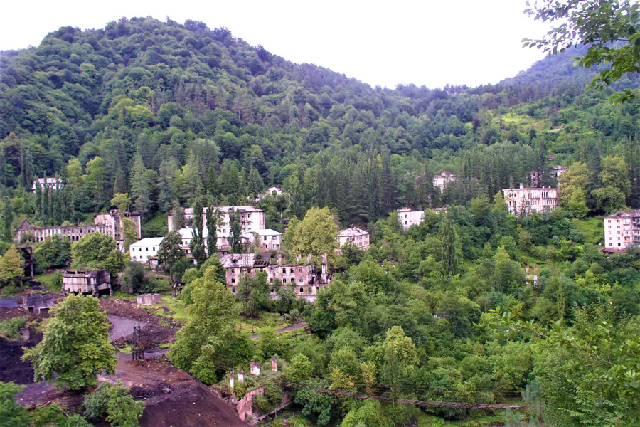 Город-герой и город-призрак Ткуарчал + 4 водопада — фото 1