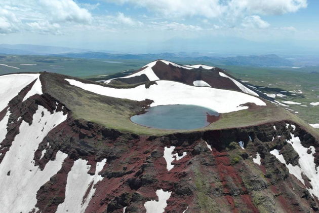 Вулкан Аждаак: внедорожное приключение в сердце Гегамских гор