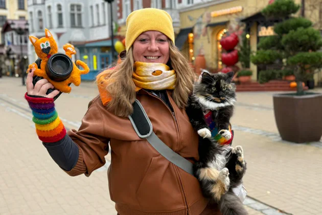 Фотопрогулка по новогоднему Зеленоградску «Кот на ёлке» — экскурсия, Зеленоградск | Покатаем
