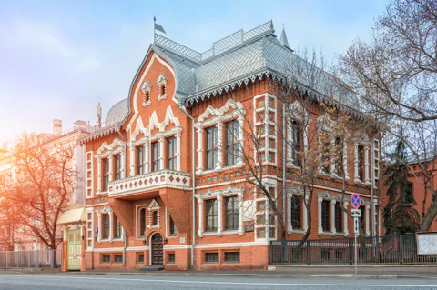 Автобусная экскурсия по необычным домам Москвы