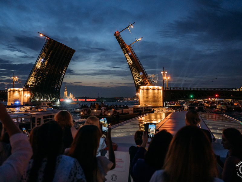 К мостам Петербурга по рекам и каналам в сопровождении фоновой музыки - экскурсия в Санкт-Петербург, Россия