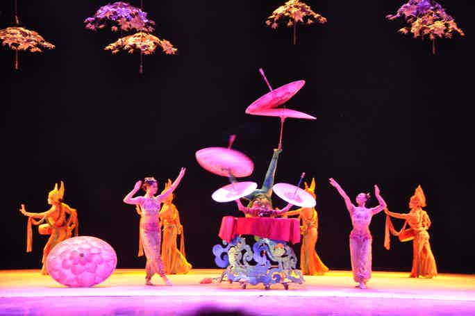 Акробатическое шоу «Парящие акробаты» в Театре Чаоян