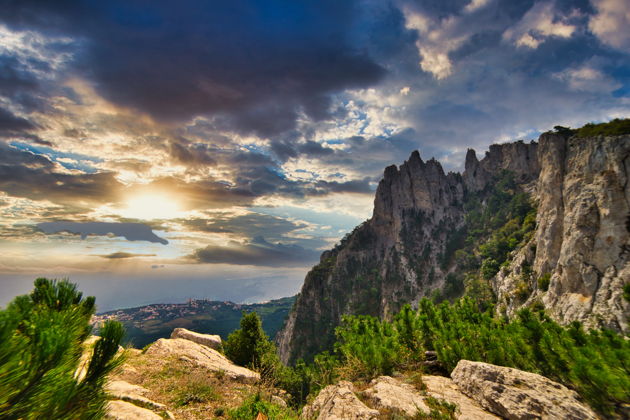 Виды Гора Ай-Петри и Большой каньон Крыма