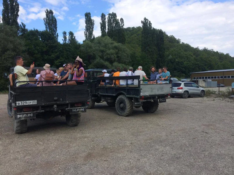 Джип-тур на Пшадские водопады: деревня дольменов и каскад из 9 источников — фото 7, Геленджик | Покатаем