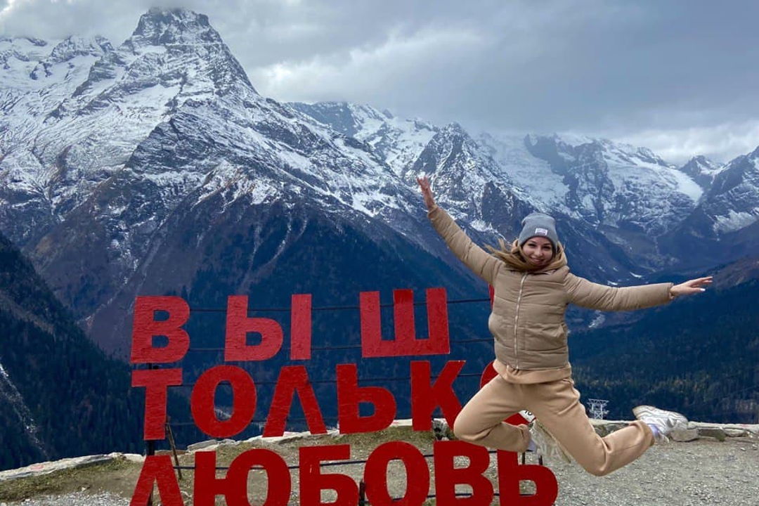 Завораживающая красота Домбая: перевал Гум-Баши, озеро Кара-Кёль и храм — фото 8