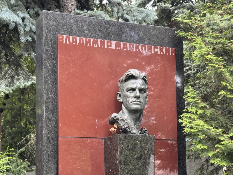 Новодевичье кладбище: и жизнь, и слезы, и любовь (18+) — фото 2