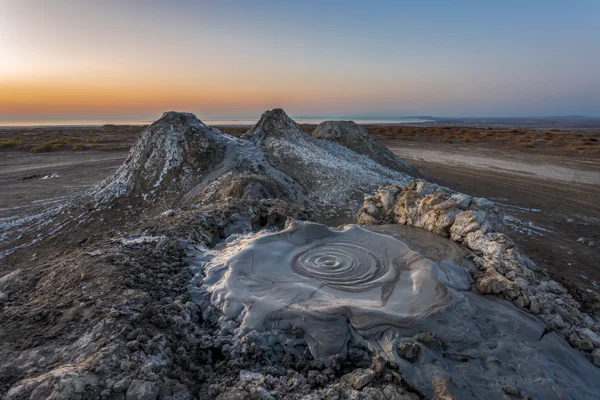 Путешествие в прошлое: Гобустан, грязевые вулканы и исцеляющая святыня — фото 2, Баку | Покатаем