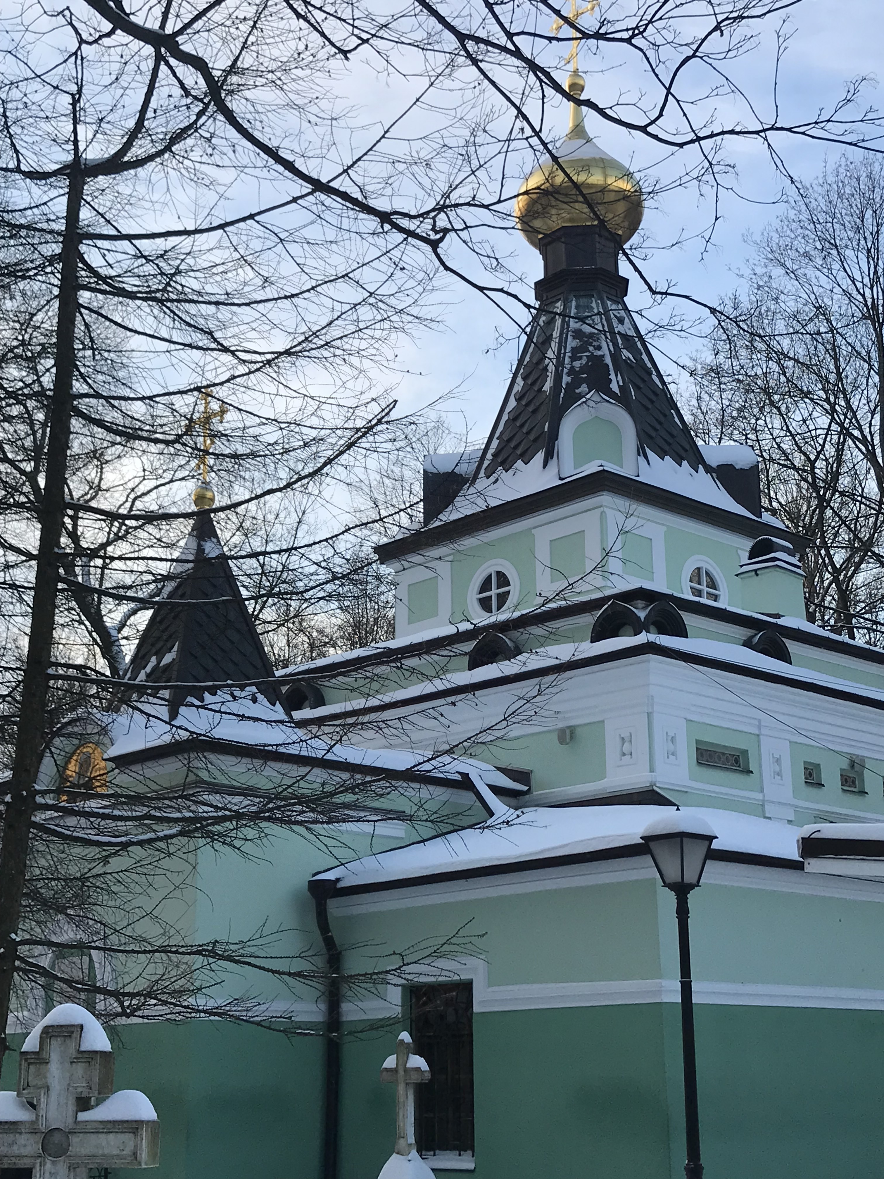 К святым покровителям Петербурга с посещение кладбищ