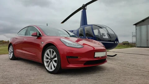 Теслапортация: полёт на вертолёте и тест-драйв Tesla