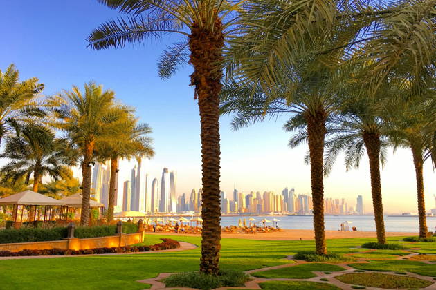 Отдых в отеле Fairmont The Palm с бассейном и приватным выходом на пляж