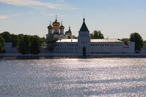 Знакомство с Костромой: однодневный тур (проезд ж/д экспрессом «Ласточка»)