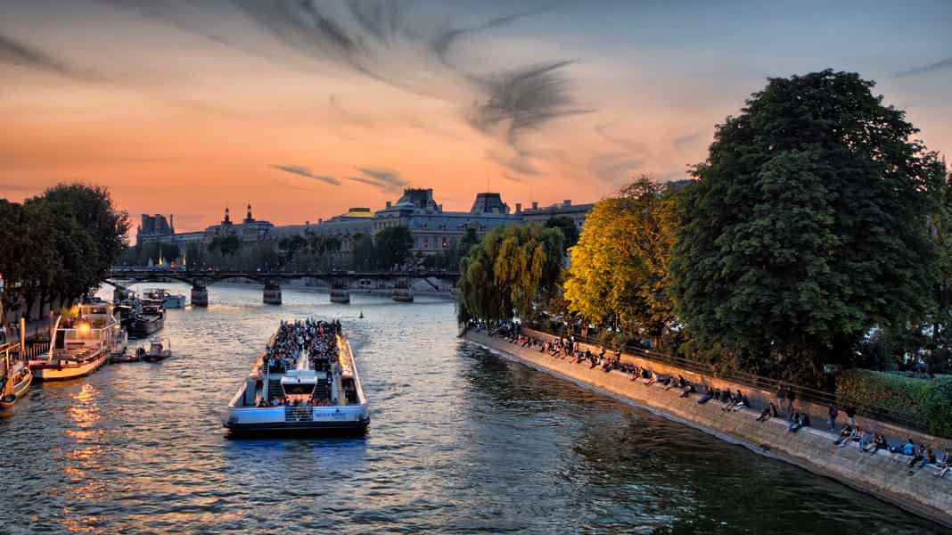 Seine River Cruise with 3-Course Dinner & Live Music - photo 1