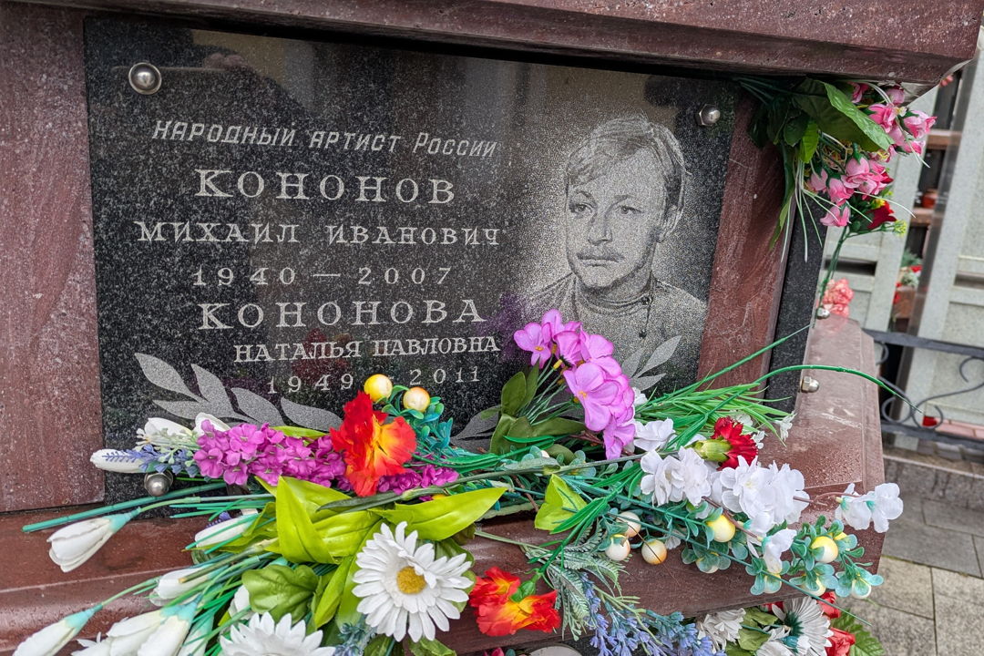 Кумиры, герои и святые старинного Ваганьковского кладбища — фото 2