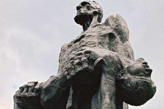 Экскурсия в Хатынь и на Курган Славы из Минска с посещением музея